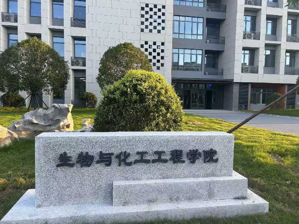华坪县扬州职业大学体育场高杆灯项目